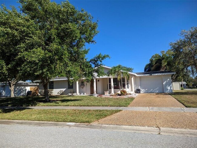 Building Photo - 3067 Lockwood Terrace