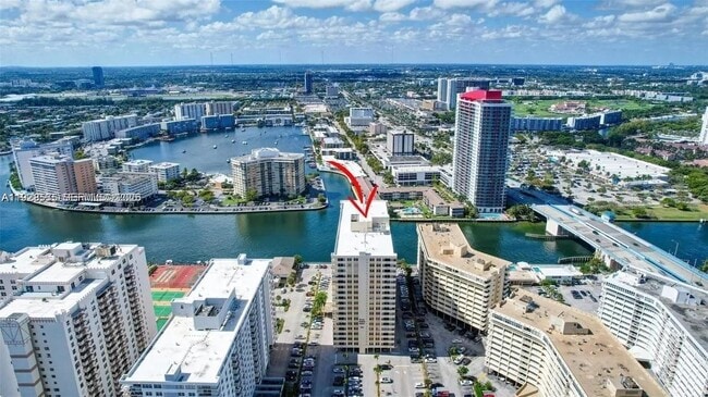 Building Photo - 1833 S Ocean Dr