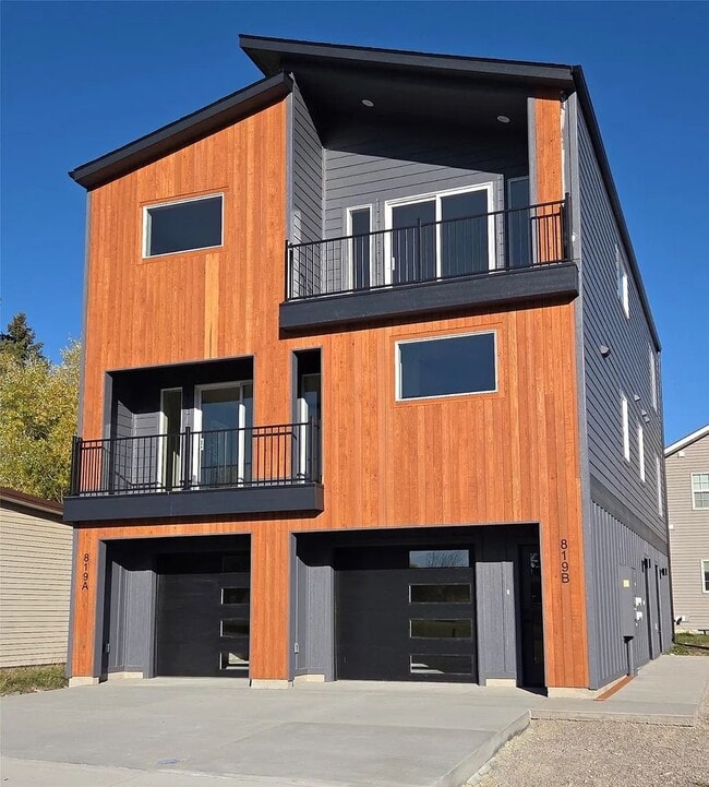 Building Photo - 819 9th Ave W