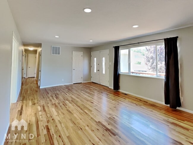 Building Photo - 3450 Pierremont Rd
