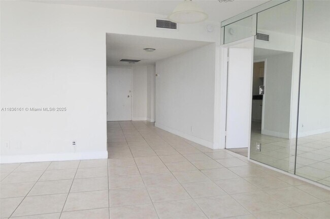 Foto del edificio - 900 Bay Dr