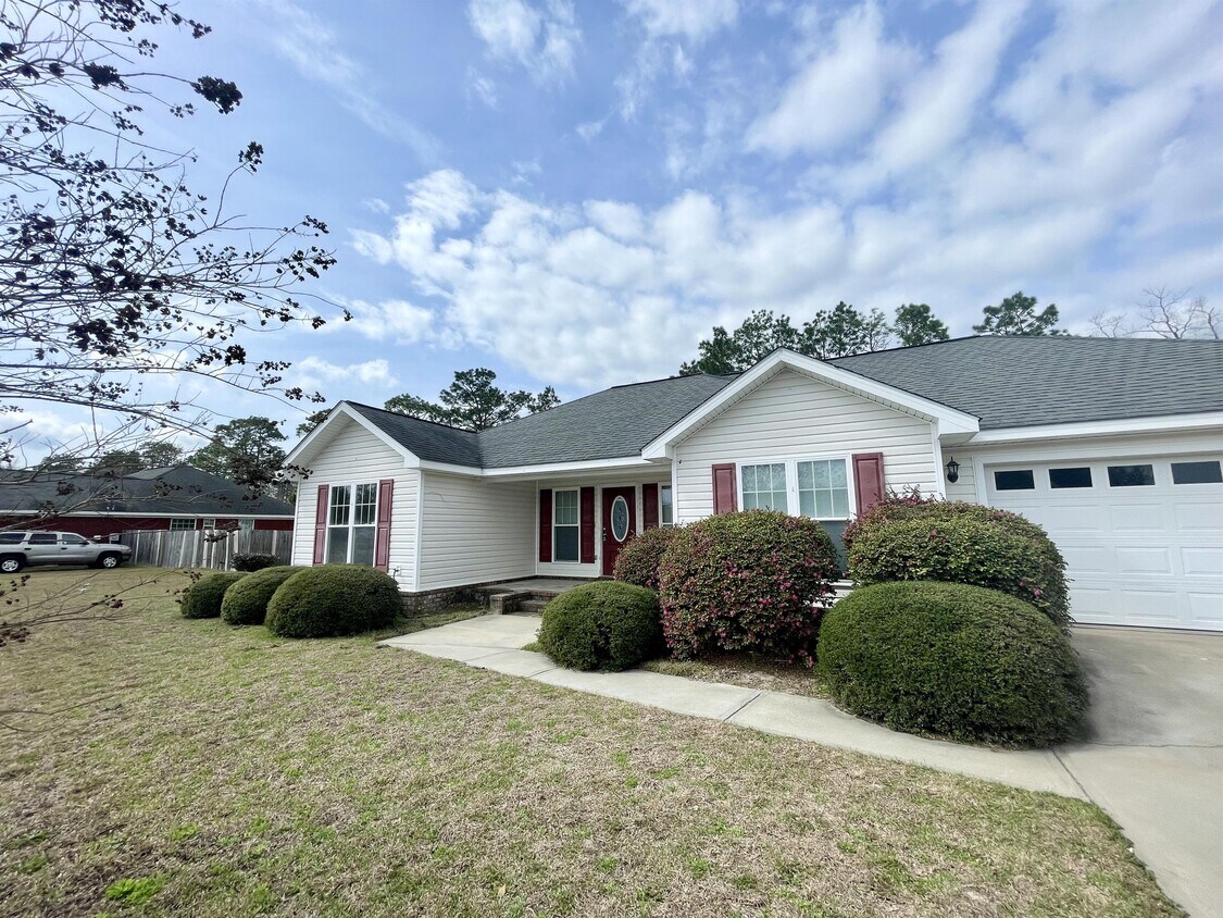 Primary Photo - 207 Winchester Way S.E.