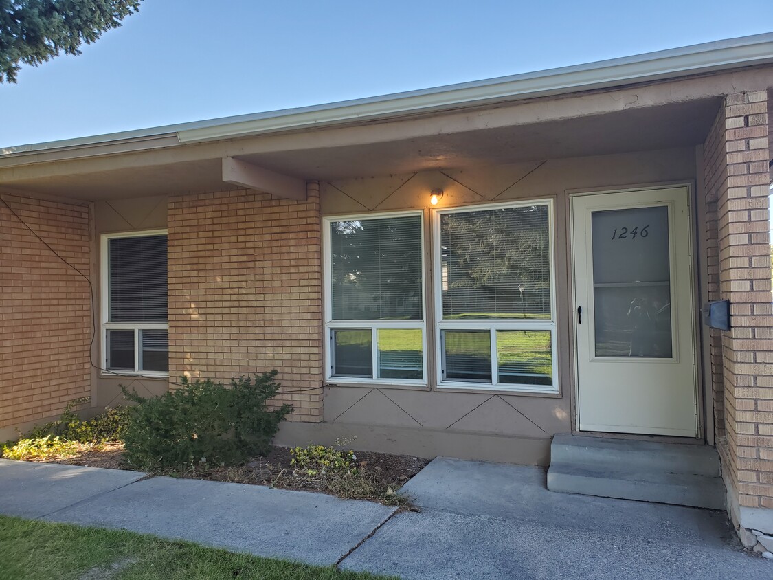 Primary Photo - 1246 Saint Clair Rd