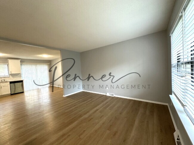 Building Photo - 805 NW Oxford Dr