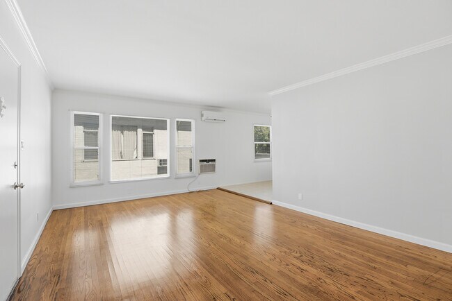 Foto del edificio - 722 1/2 N Edinburgh Ave