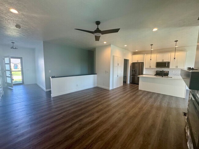 Foto del edificio - 5 bedroom 3 bath in SW Lincoln