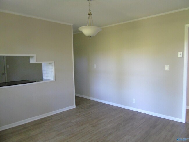 Building Photo - 4800 Lumary Dr NW