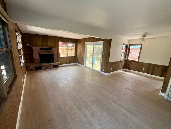 Building Photo - Leucadia Charming 1BD + Office Duplex w/Pr...