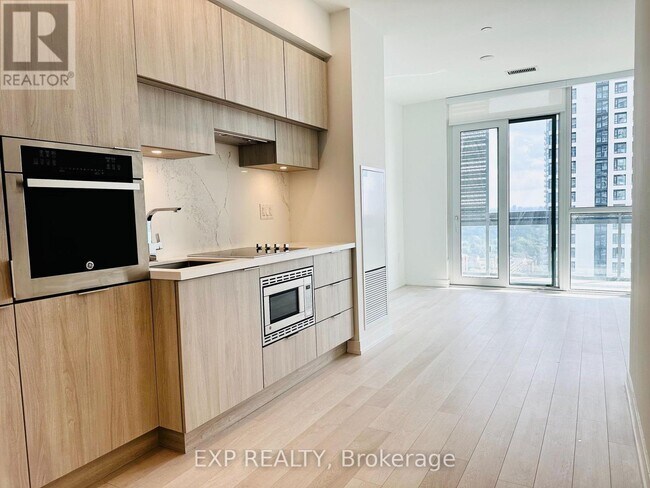 Photo du bâtiment - 39 Roehampton Ave