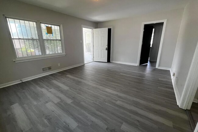 Building Photo - 904 46th St Ensley
