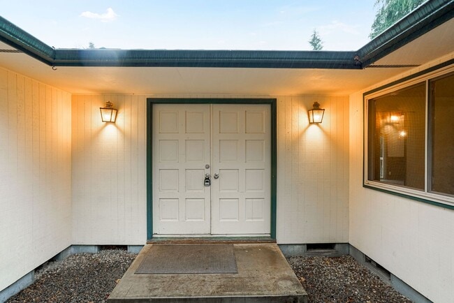 Foto del edificio - Secluded 4 bed, 2 bath home in West Salem, OR