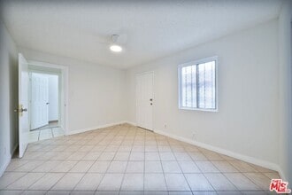 Building Photo - 426 E Century Blvd