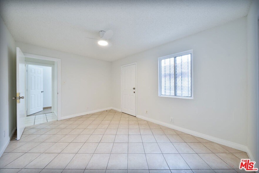 Primary Photo - 426 E Century Blvd