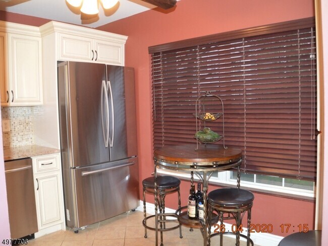 Building Photo - 2158 Jordan Ct