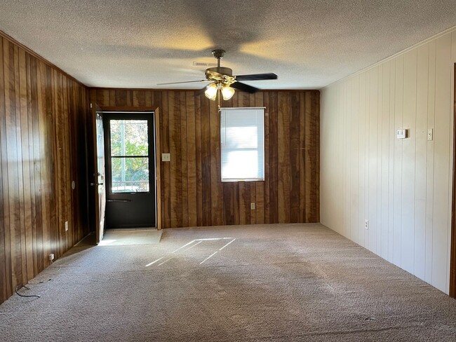 Building Photo - 352