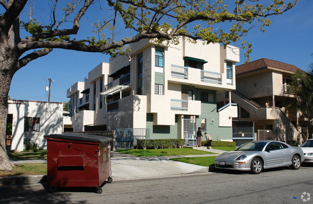 Foto del edificio - 1127 E Chestnut St