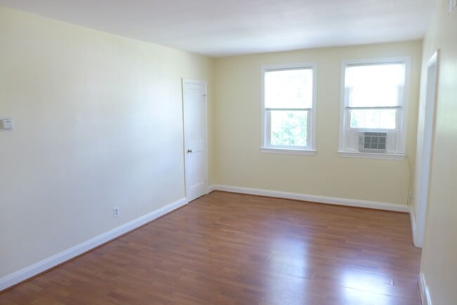 Building Photo - 1129 Gleneagle Rd