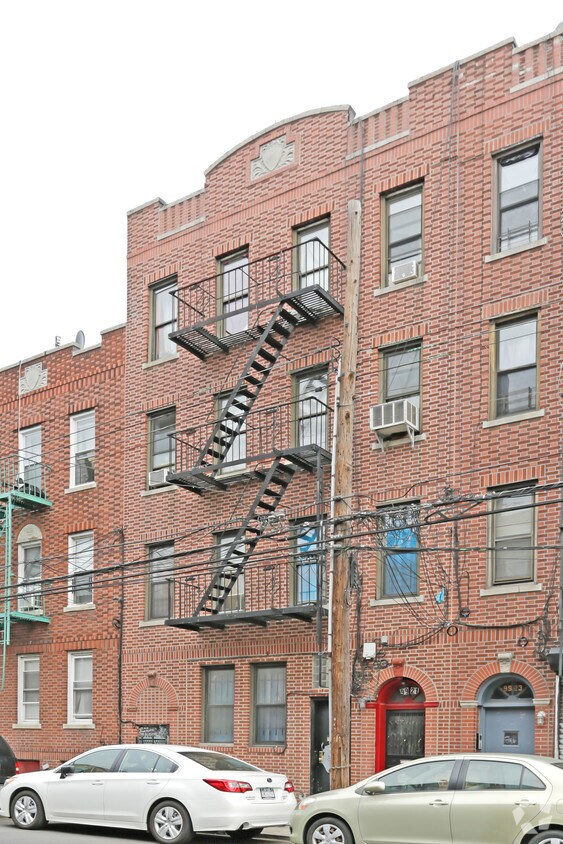 Foto del edificio - 9921 43rd Ave