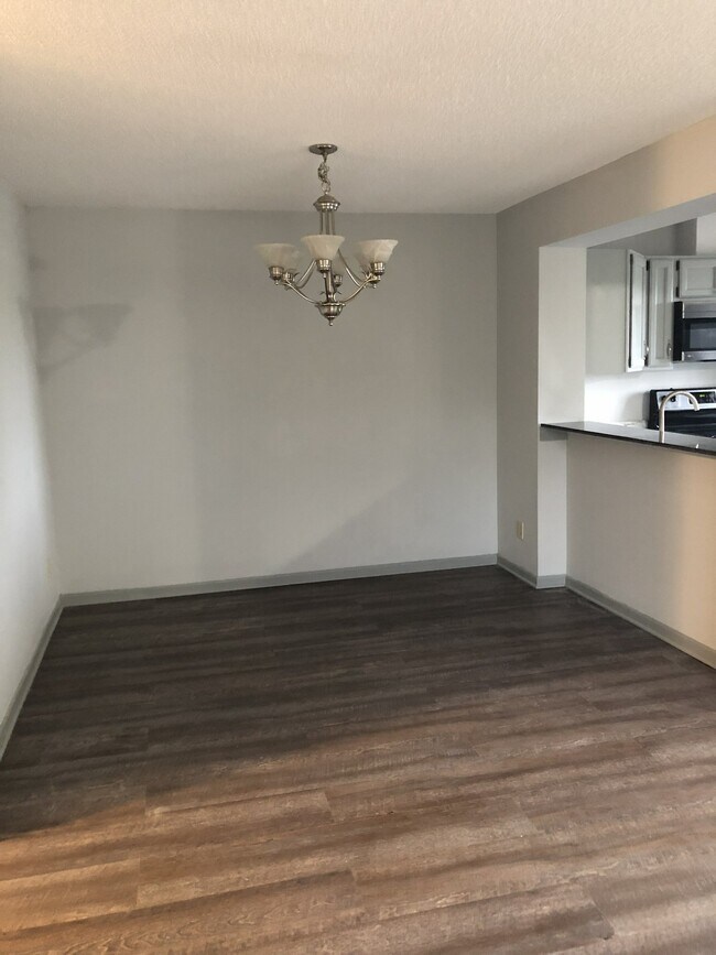Foto del edificio - 2049 Parkside Dr