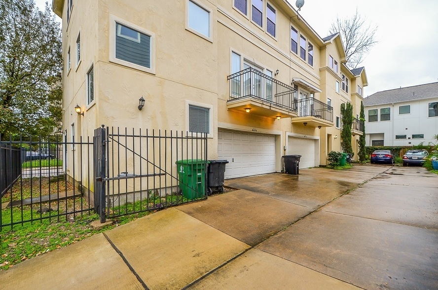 Photo - 1610 Holman St