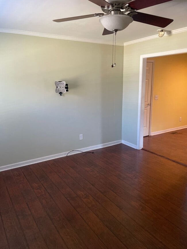 Building Photo - 1400 Vestal Rd