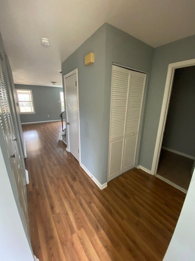 Building Photo - Nice 2 bedroom townhome with a view!