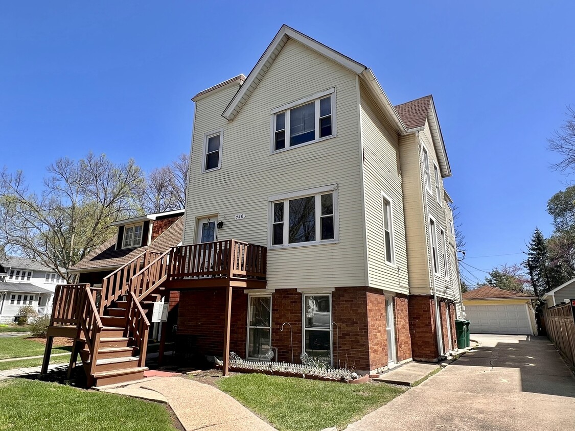 Primary Photo - 740 Belleforte Ave