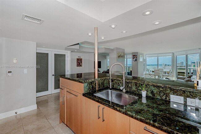 Foto del edificio - 1717 N Bayshore Dr