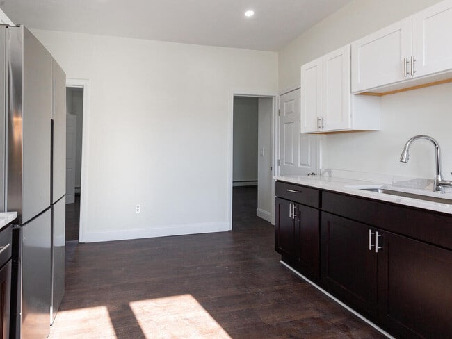 Building Photo - 35 Valley St