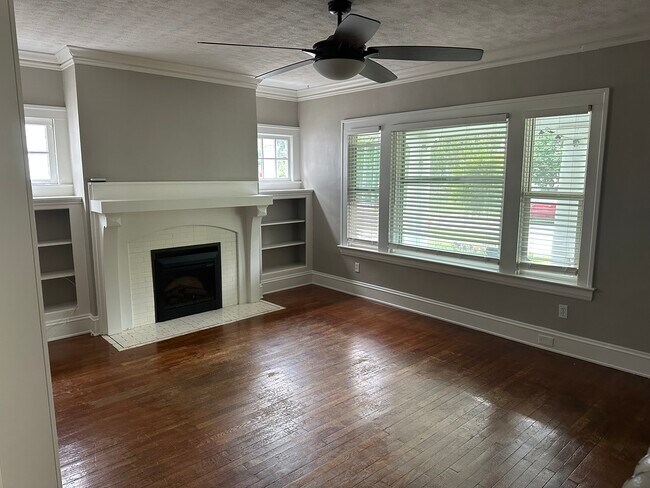 Sala de estar - 1286 Edwards Ave