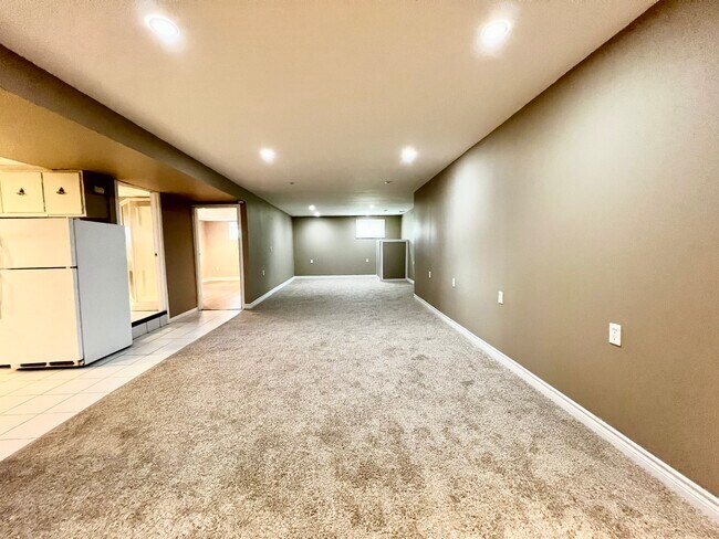 Building Photo - 497 Park St