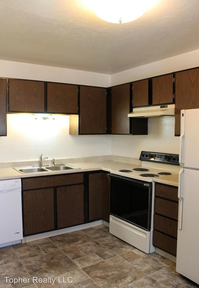 Building Photo - 409 S Fee St