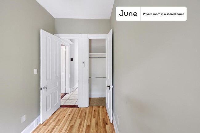 Foto del edificio - Room in Shared 5 bed/2 bath home in Sunset Park