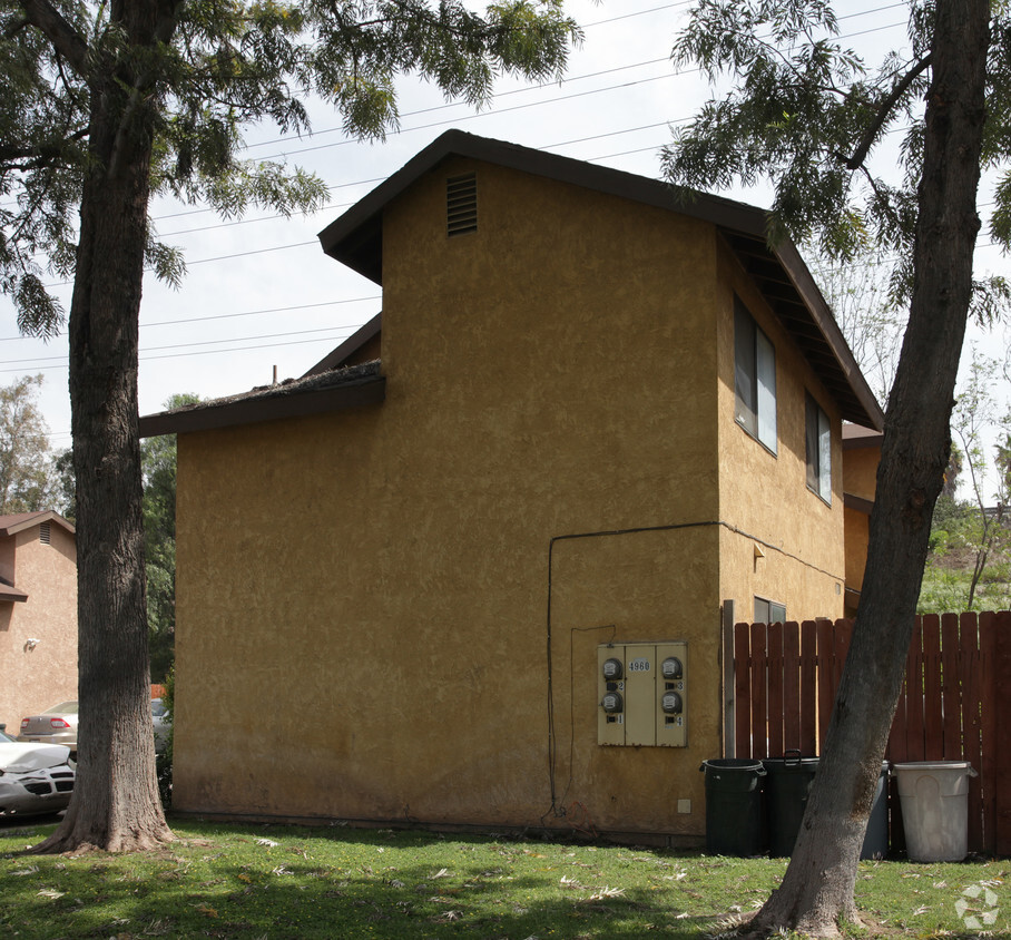 Foto del edificio - 4960 Brooks St