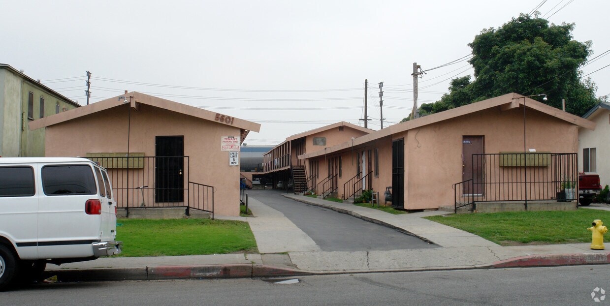 Foto del edificio - 5601 Maywood Ave