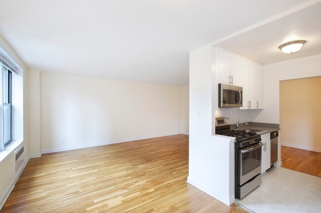 Building Photo - 2611 E 13th St