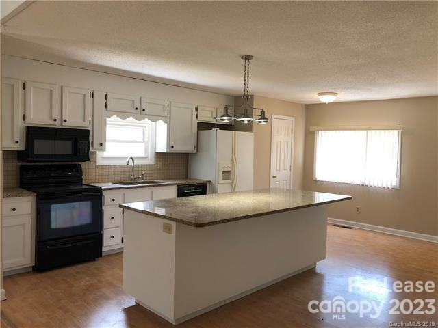 Building Photo - 21113 Alto Tierra Dr