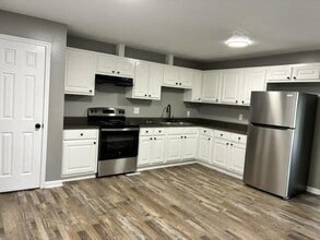 Building Photo - 253 Melwood St