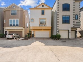 Building Photo - 3318 Clearview Villa Way