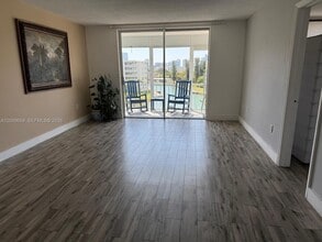 Building Photo - 2851 Leonard Dr