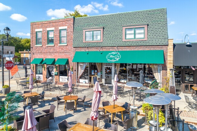 Tina G's is a delightful restaurant with plenty of outdoor seating in Mundelein.