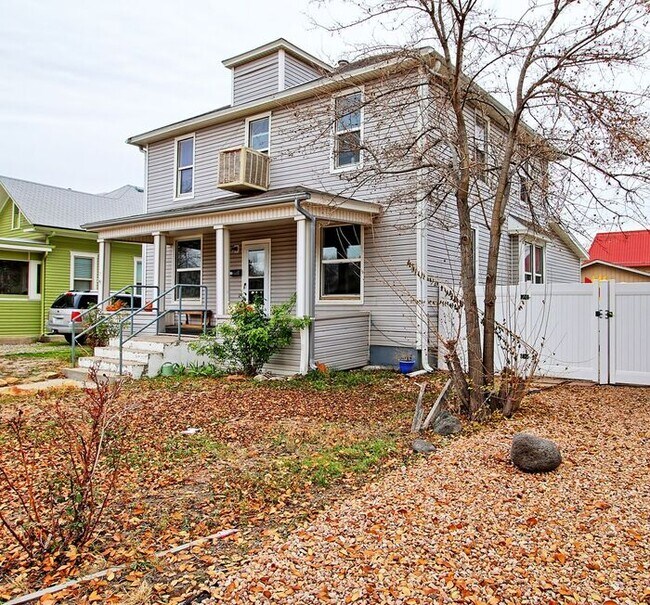 Building Photo - Nice 3 Bed 1 Bath Basement Apartment Close to Downtown GJ