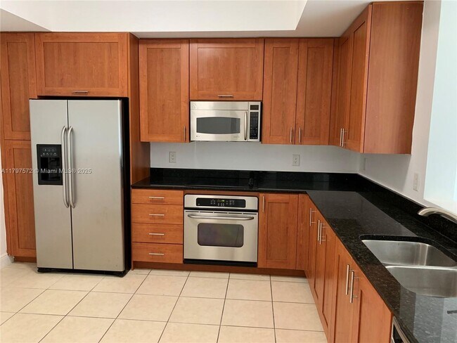 Foto del edificio - 3340 NE 190th St