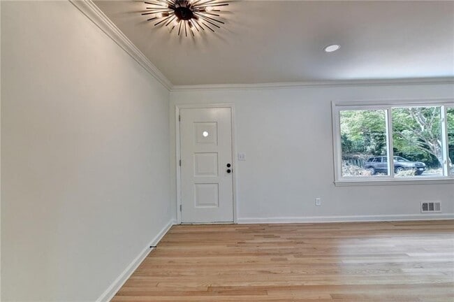 Foto del edificio - 6085 Glenridge Dr