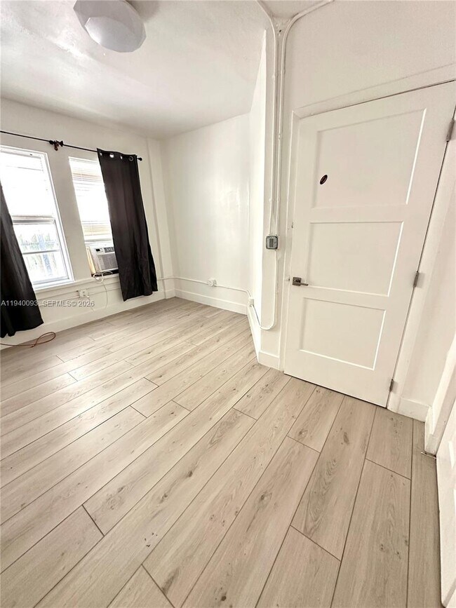 Foto del edificio - 967 SW 5th St