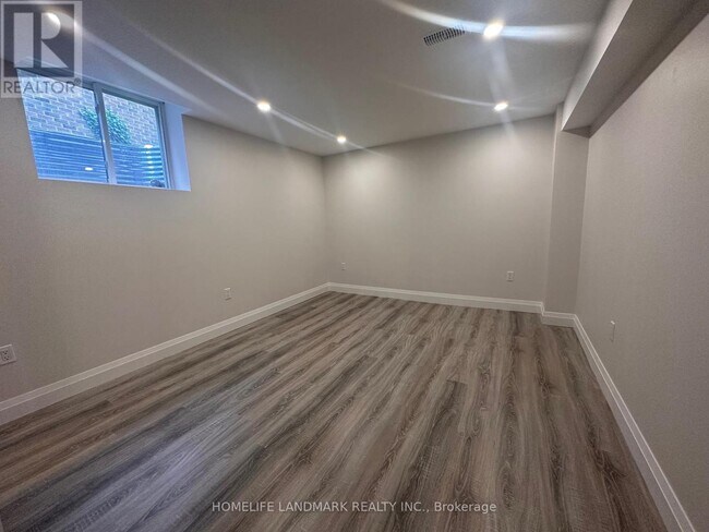 Building Photo - 2036 Grosvenor St
