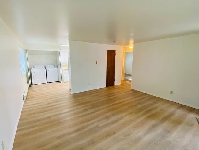 Building Photo - Charming 2-Bedroom Apartment at Fowler Court with In-Unit Washer/Dryer & Extra Storage