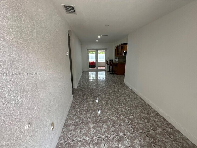 Foto del edificio - 15640 SW 102nd Pl