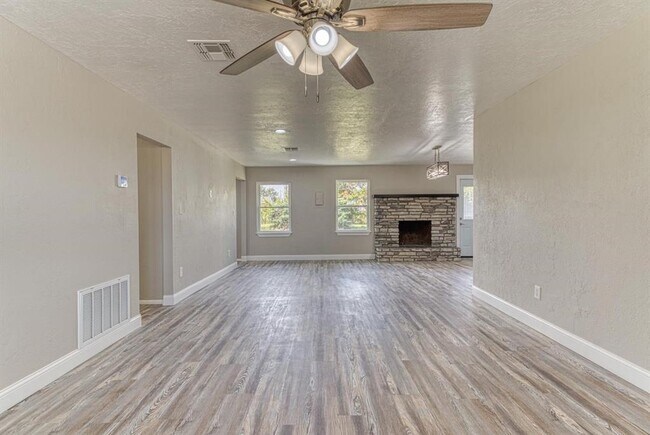 Foto del edificio - 330 NW Compass Dr