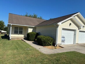 Building Photo - 852 Pyle Ln